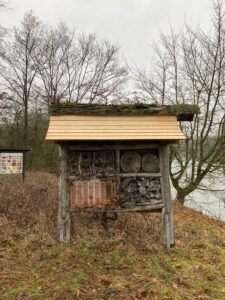 neues Dach Insektenhotel